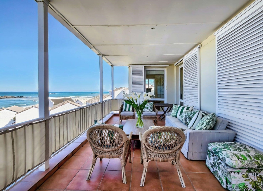 6 Bedroom Property for Sale in Bloubergstrand Western Cape